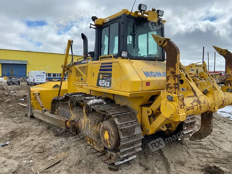 Бульдозер Komatsu D65EX-16 с рыхлителем
